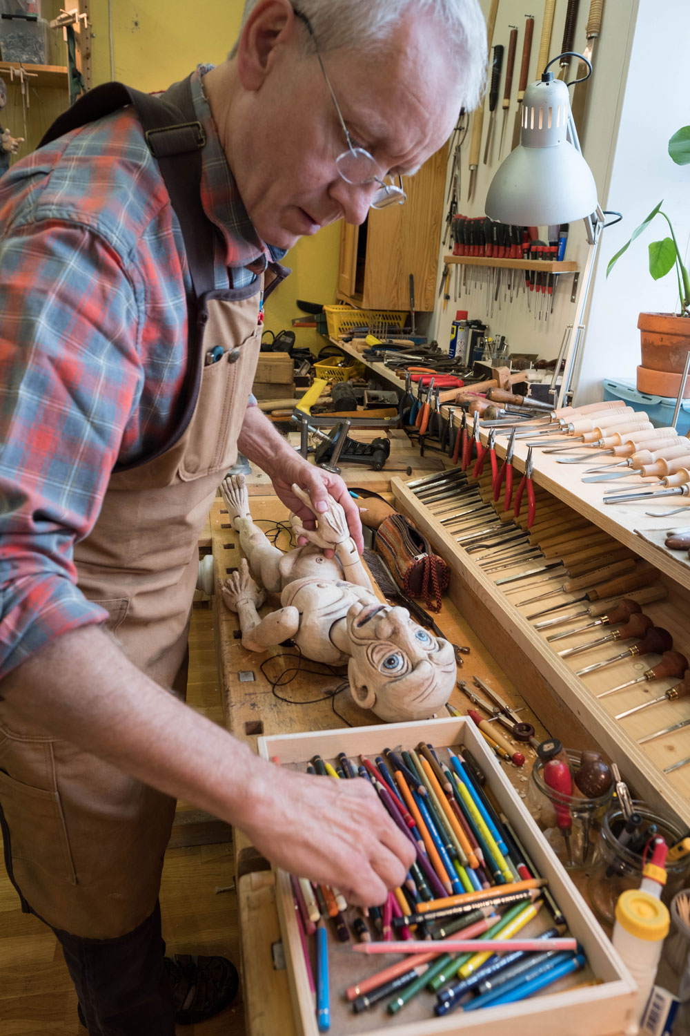 Introduction to Puppet Mastery Worlds of Puppets by Bernd Ogrodnik