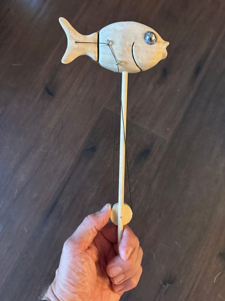 worlds-of-puppets-wooden-fish